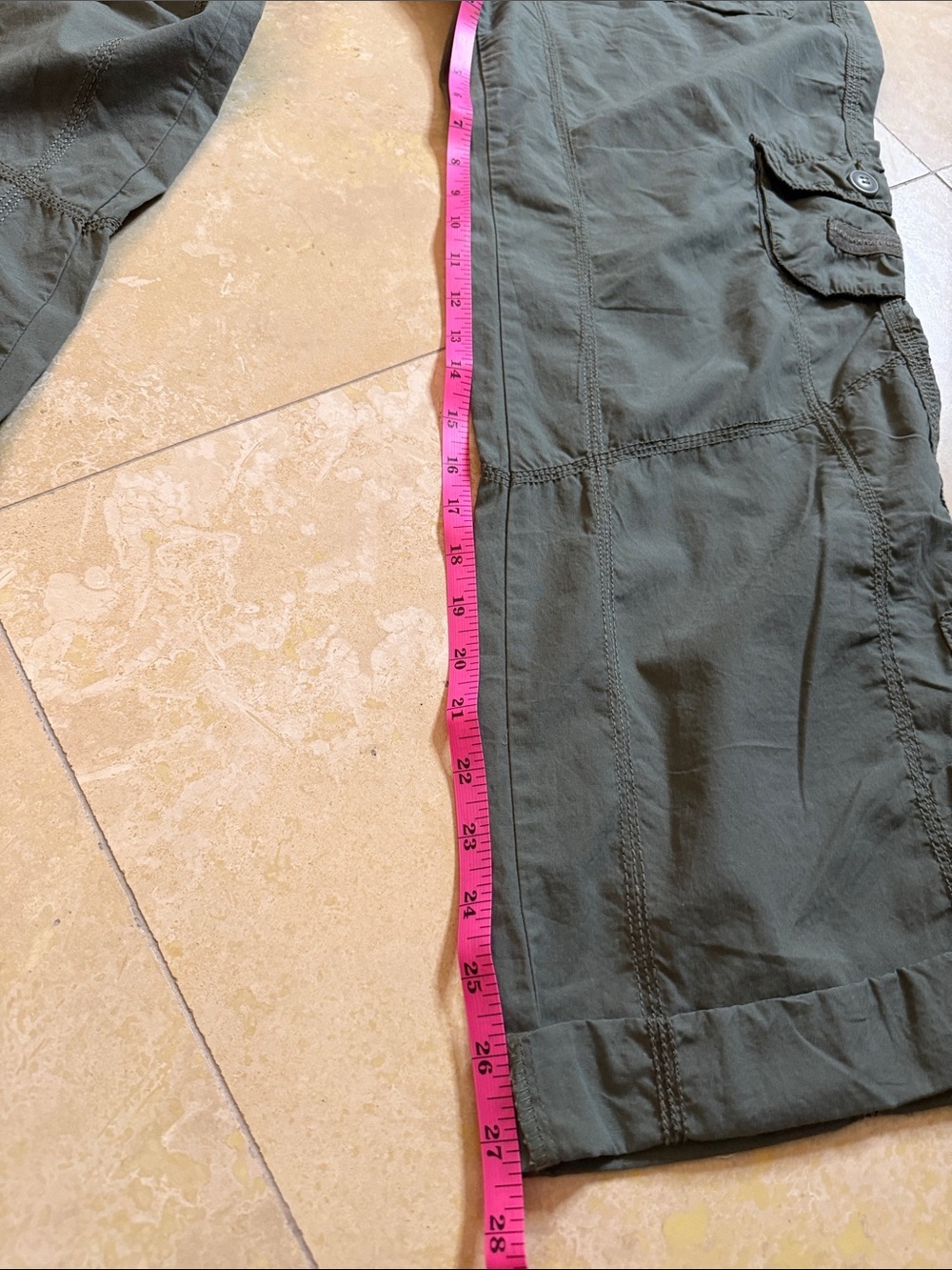 💕Almost Famous Olive Green Wide-Leg Cargo Capris💕 - Picture 6 of 7